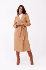 Taillierter langer Mantel mit Reverskragen - Camel – Bild 6