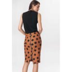 Brauner knielanger Businessrock mit Punkten