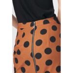 Brauner knielanger Businessrock mit Punkten