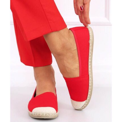 Rote Espadrilles mit flacher Sohle