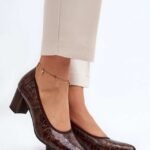 Braune Pumps mit Struktur - niedriger Absatz