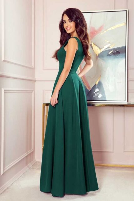 Grünes langes ärmelloses Abendkleid