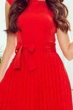Rotes plissiertes Kleid im eleganten Stil