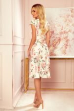 Helles Sommerkleid mit zarten Blüten – Bild 2