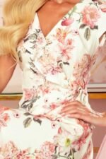 Helles Sommerkleid mit zarten Blüten – Bild 3