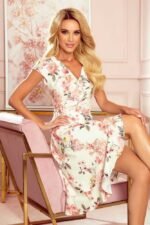 Helles Sommerkleid mit zarten Blüten