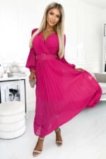 Langes plissiertes Chiffonkleid mit Gürtel in Fuchsia