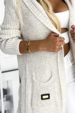 Wärmender Cardigan mit Kapuze in Beige – Bild 5