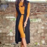 Lange Weste mit Gürtel in Schwarz