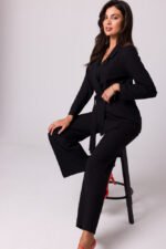 Schwarzer verschlussloser Blazer mit Bindegürtel