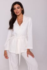 Verschlussloser Blazer mit Bindegürtel in Creme – Bild 2