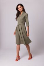 Wickelkleid mit Schalkragen in Oliv