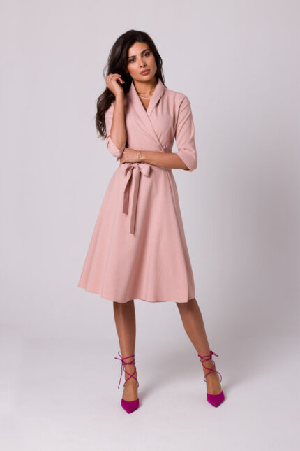 Wickelkleid mit Schalkragen in Pink