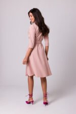 Wickelkleid mit Schalkragen in Pink – Bild 3