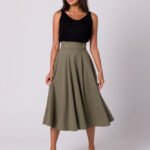 Hochtaillierter ausgestellter Rock in Khaki