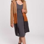 Lange Strickjacke mit Kapuze in Herbstfarben