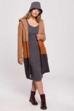 Lange Strickjacke mit Kapuze in Herbstfarben