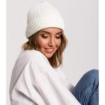 Warme Zopfstrickmütze in Ecru