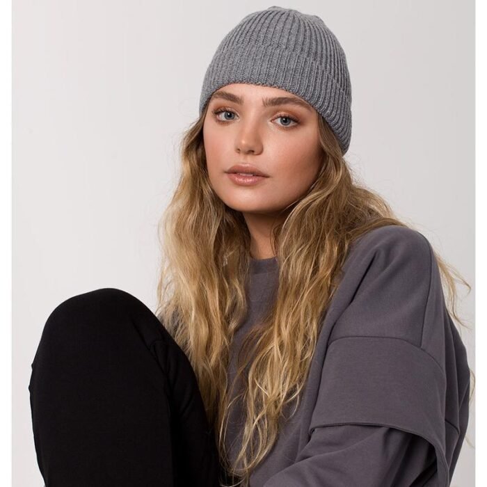 Graue warme Zopfstrickmütze – Bild 3