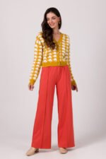 Kurze Honig-Weisse Strickjacke mit Knöpfen – Bild 3