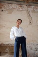 Weisse Bluse mit Bishop Ärmeln