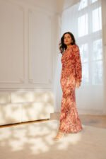 Langes Chiffonkleid mit offenem Rücken – Bild 2