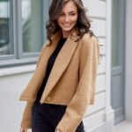 Kurzjacke mit großem Kragen in Camel