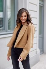 Kurzjacke mit großem Kragen in Camel