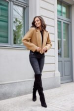 Kurzjacke mit großem Kragen in Camel – Bild 3