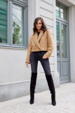 Kurzjacke mit großem Kragen in Camel – Bild 2