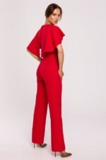 Roter Overall mit Cape und Kette