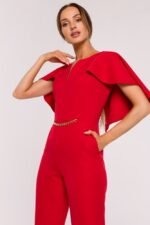 Roter Overall mit Cape und Kette