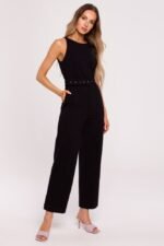 Schwarzer ärmelloser Overall mit Gürtel