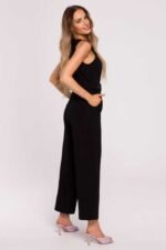 Schwarzer ärmelloser Overall mit Gürtel