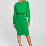 Grünes Kleid mit Bleistiftrock