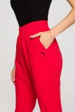 Rote Jogger Hose mit schlankem Bein – Bild 4