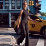 Schwarze hochtaillierte Schlaghose