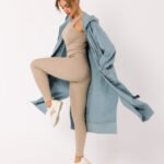 Lange Sweatjacke mit Reissverschluss und Kapuze