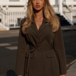 Mini Blazerkleid mit Gürtel in Khaki