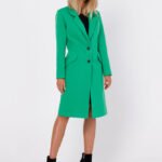 Grüner Herbstmantel in charakteristischem Design