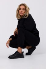 Schwarzes Sweatshirt mit Kapuze und Ziernaht