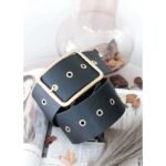 Breiter Gürtel mit goldfarbener Schnalle