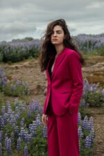 Roter Ein-Knopf-Blazer in zeitlosem Chic – Bild 2