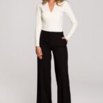 Schwarze Stoffhose mit weitem Bein