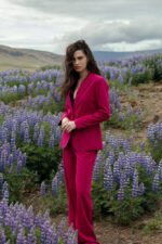 Rote Stoffhose mit weitem Bein – Bild 3