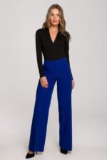 Blaue Stoffhose mit weitem Bein