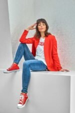 Roter verschlussloser Blazer