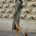 Midikleid mit Kapuze in Khaki