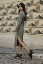 Midikleid mit Kapuze in Khaki