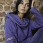 Lässiger Pullover mit weitem Rollkragen